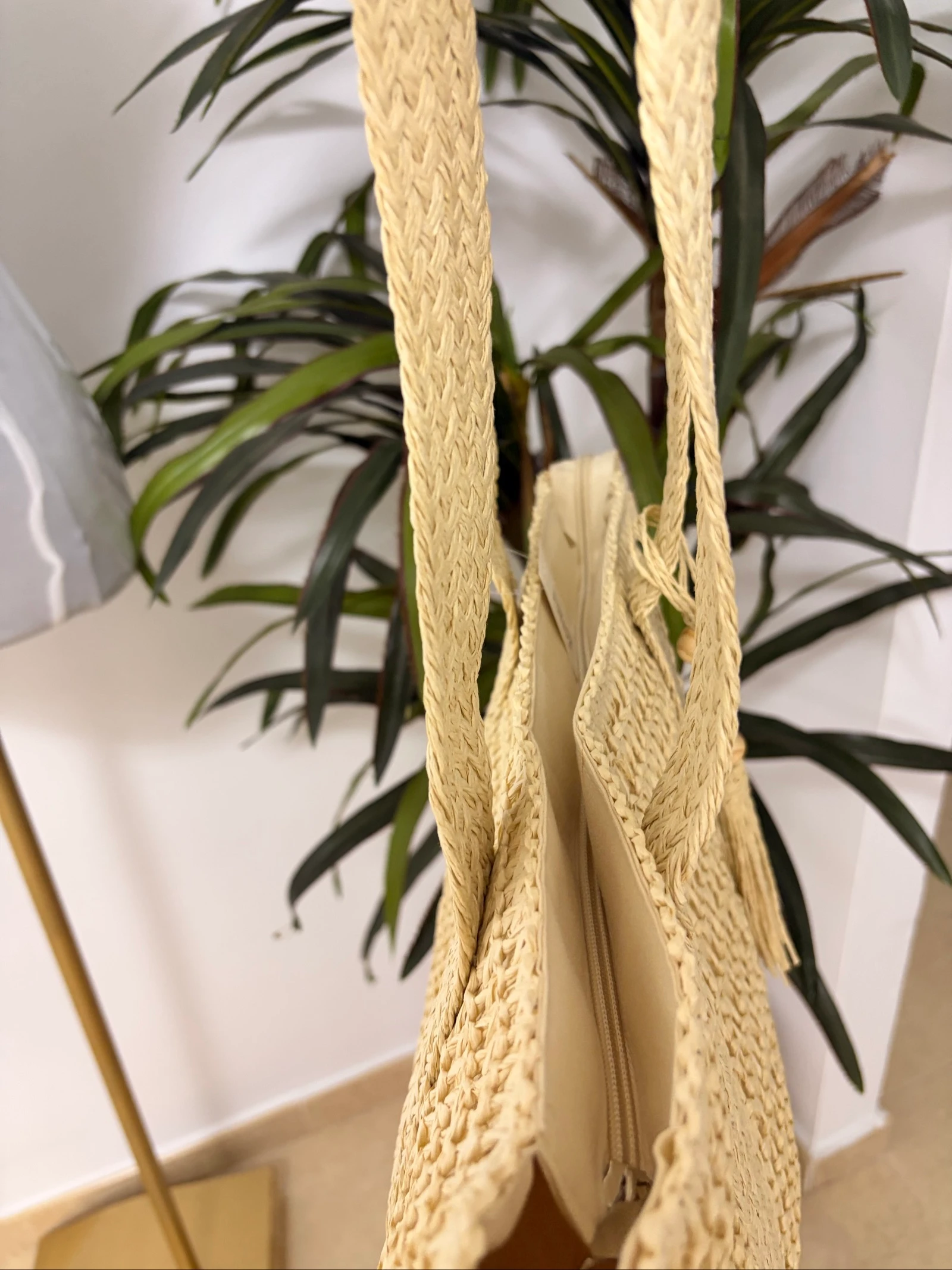 Bohemian raffia beach bag with wooden beads – photo 4